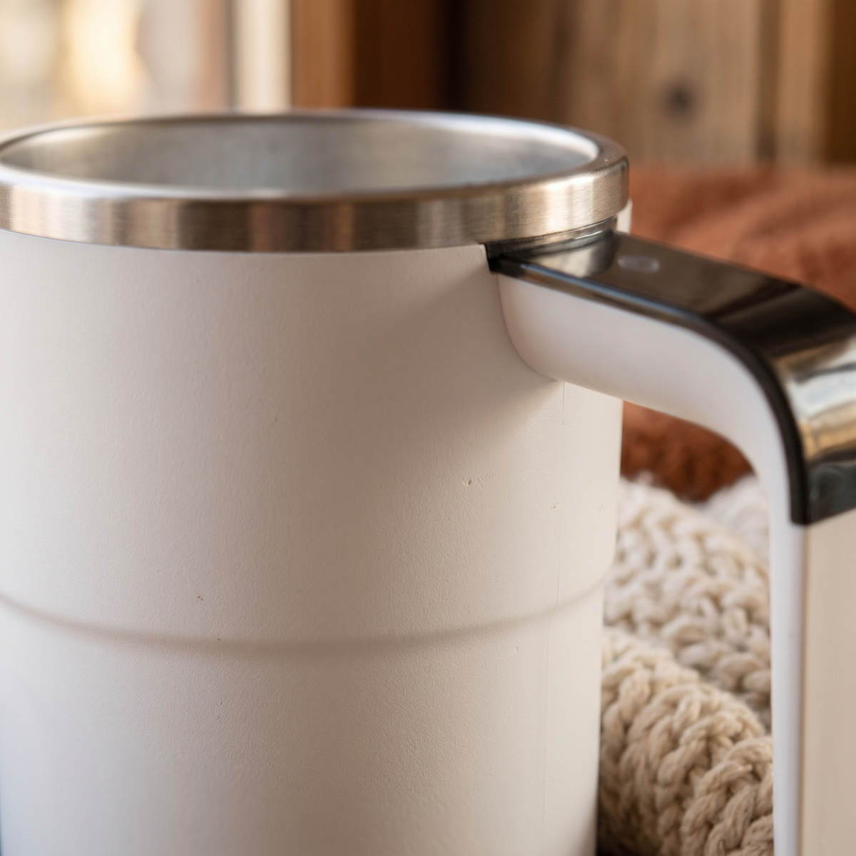 12oz Self Stirring Mug close up detail