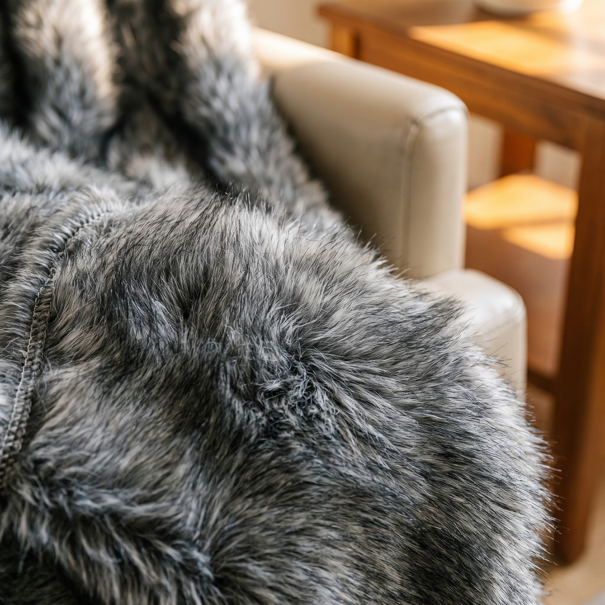 Gray 740GSM Faux Wolf Fur Throw Blanket 60 X80 close up detail
