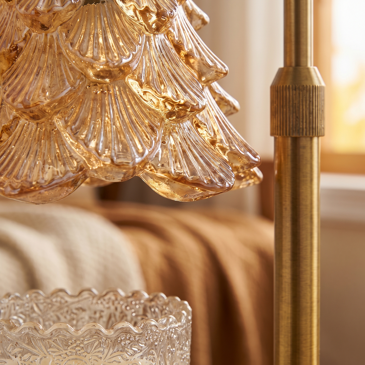 Candle Warmer Lamp With Timer & Dimmer close up detail