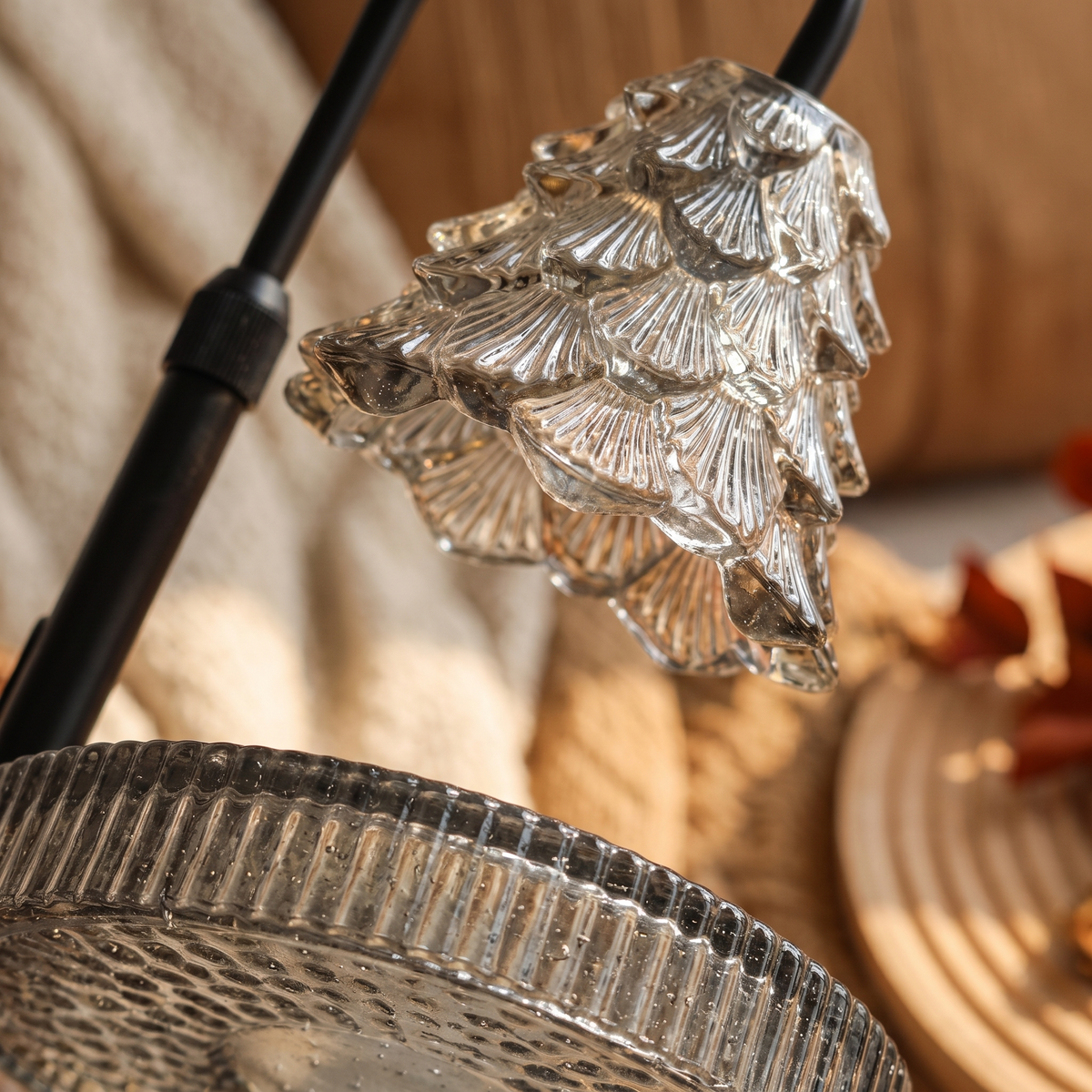 Candle Warmer Lamp With Timer & Dimmer close up detail