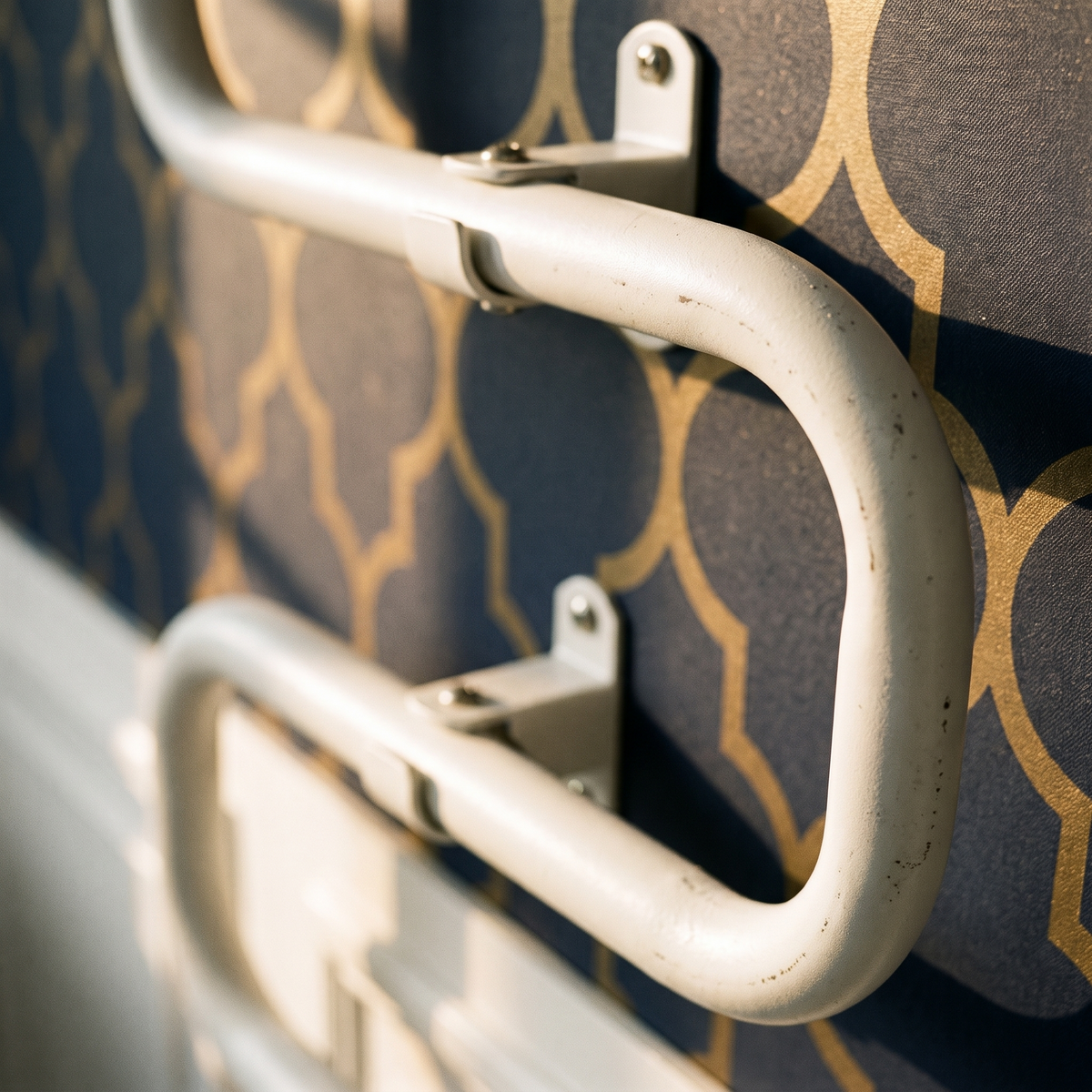100W Electric Towel Warmer Drying Rack close up detail